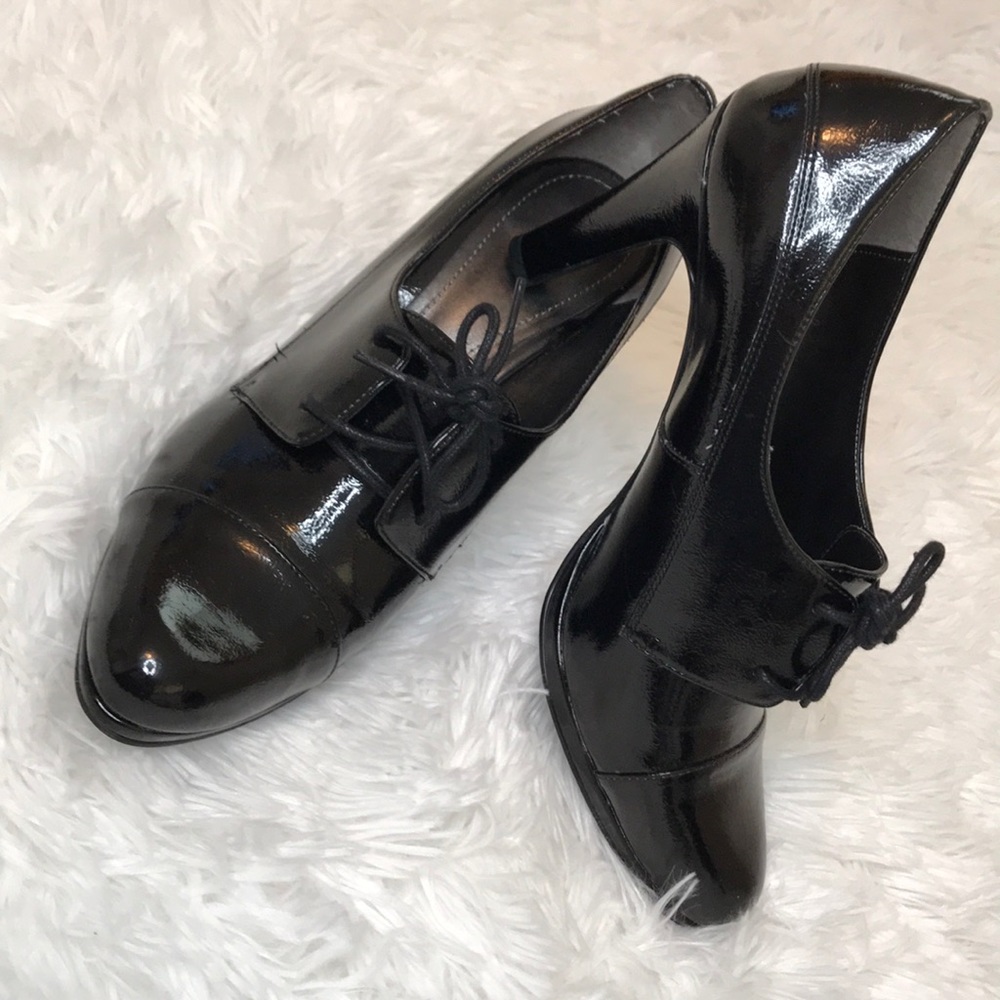 VÍCTOR patent leather laced heals; Alastair BLK 8M
